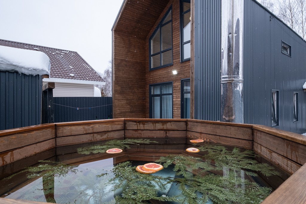 Баня на дровах и дом Барн-хаус